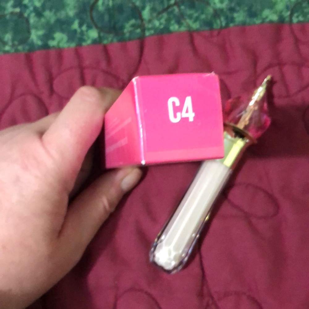 Jeffree Star Magic Star Concealer - Picture 3 of 3